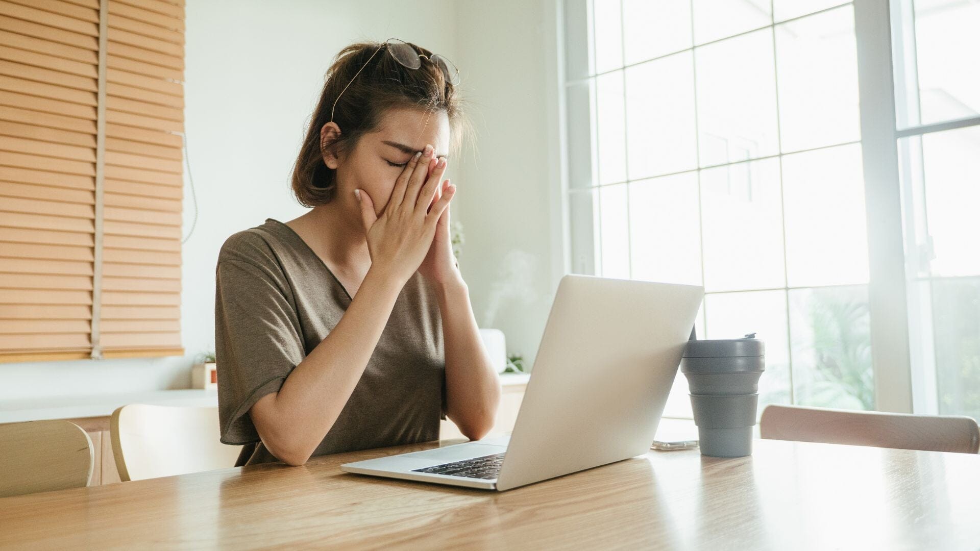Luz Azul Digital: Como Proteger Sua Visão com Suplementos Específicos